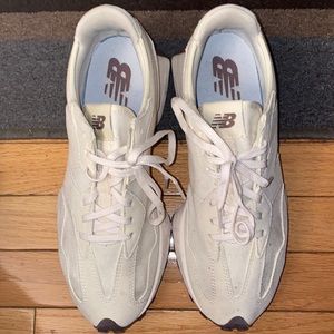 New Balance 327 Classic Sneakers size 11 in cream off white color